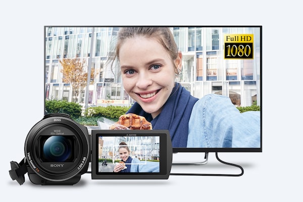 Imagen de una mujer, que ilustra el recorte del metraje 4K convertido, mostrada en Full HD en el TV con el cable de la AX43A